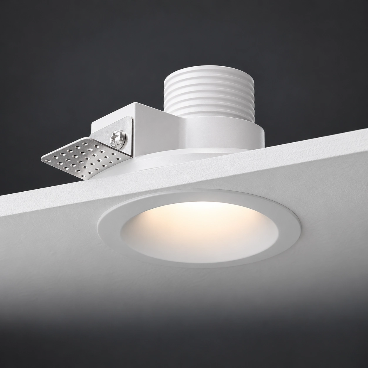 Downlight se sádrovým kroužkem a vyjímatelným modulem