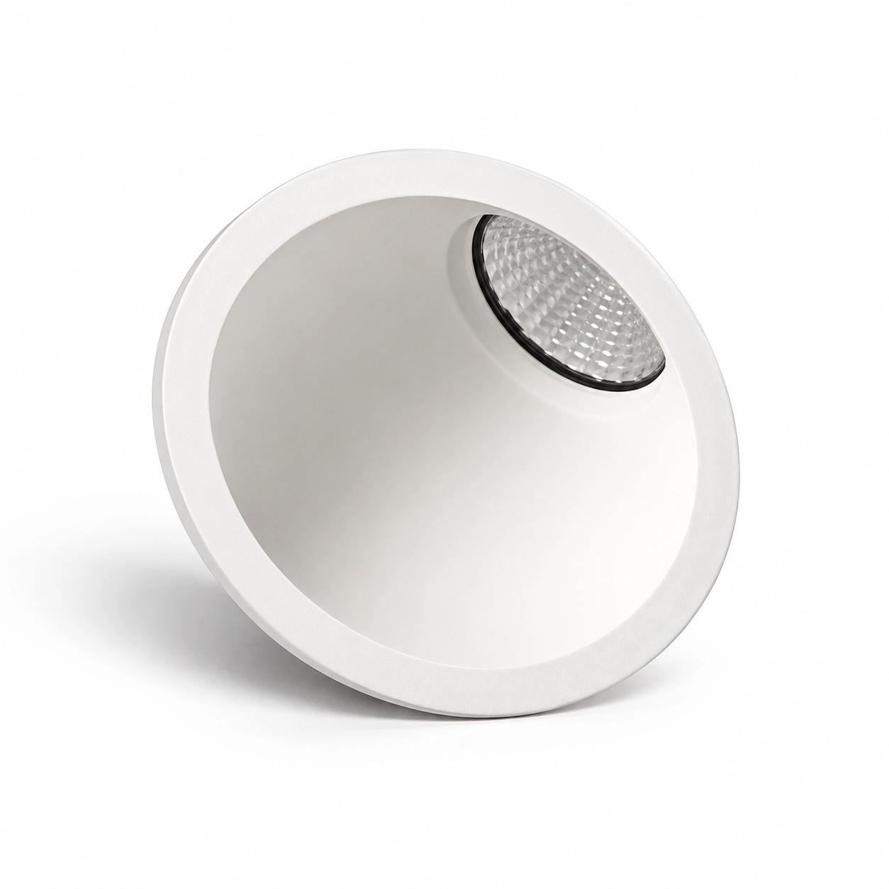 Pevný downlight se šikmým kroužkem pro osvětlení stěn