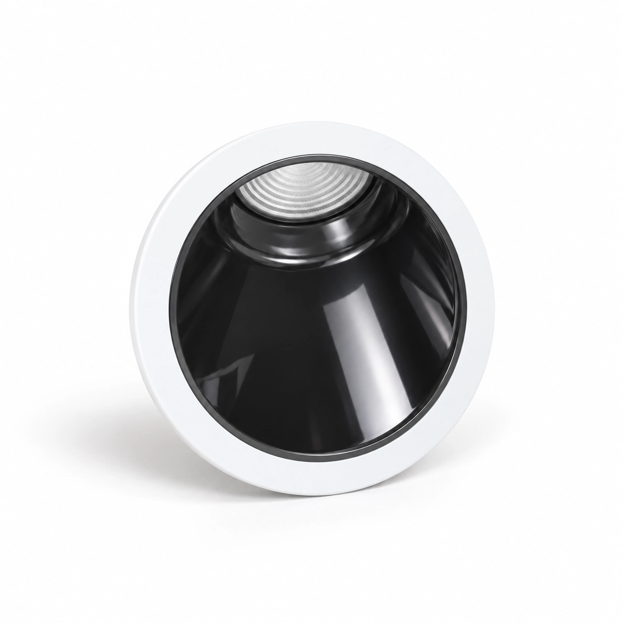 Zapuštěný downlight IP65 s volitelným voštinovým filtrem