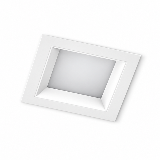 Čtvercový downlight s bílým rámečkem a různými reflektory